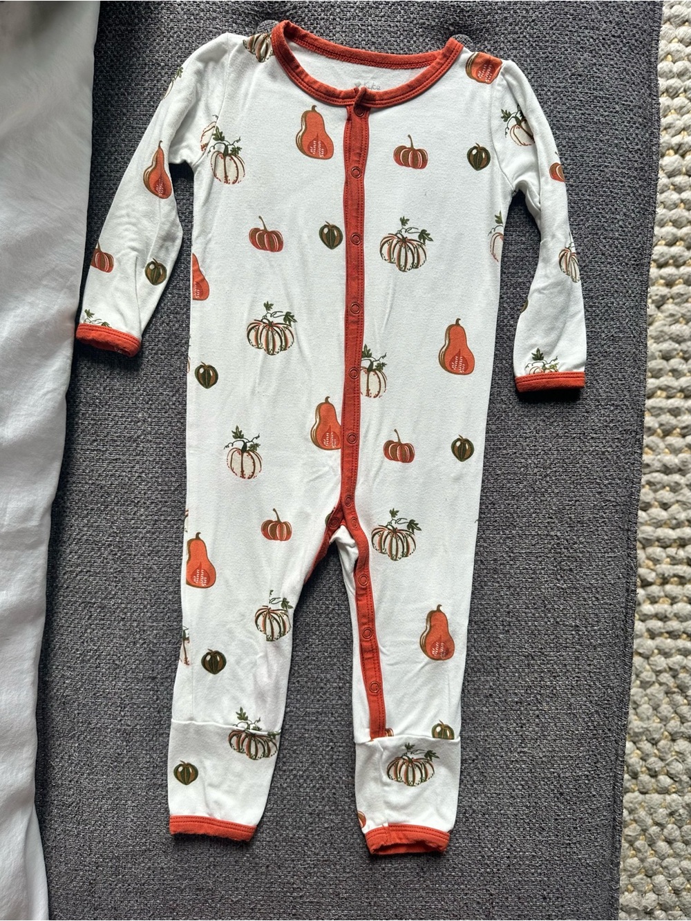 Kyte BABY White Pumpkin-Print One-Piece with Snaps 18-24